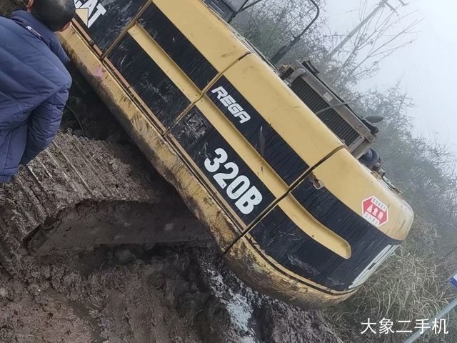 卡特彼勒 320B 挖掘机