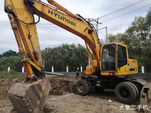 现代 R210W-7 挖掘机