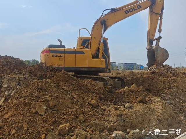 山东临工 E6135F 挖掘机