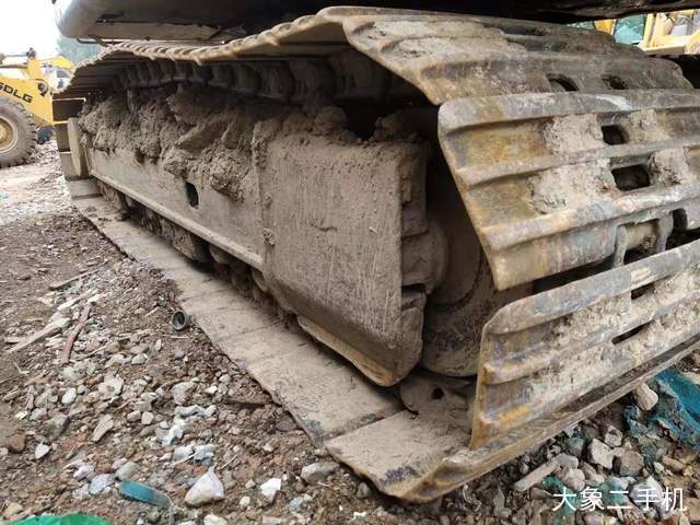 沃尔沃 EC210B 挖掘机