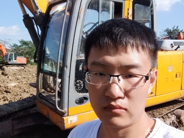 徐工 XE210 挖掘机