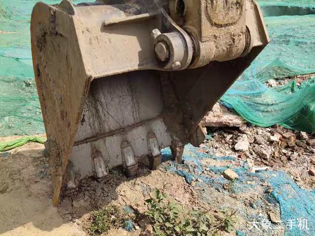 雷沃重工 FR220E 挖掘机