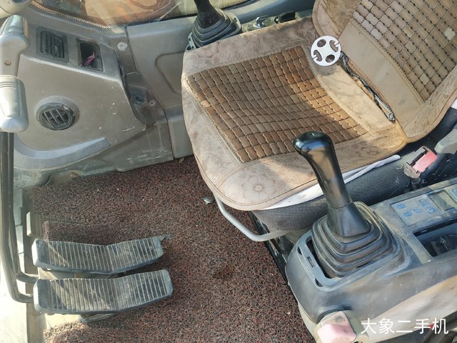 龙工 LG6225 挖掘机