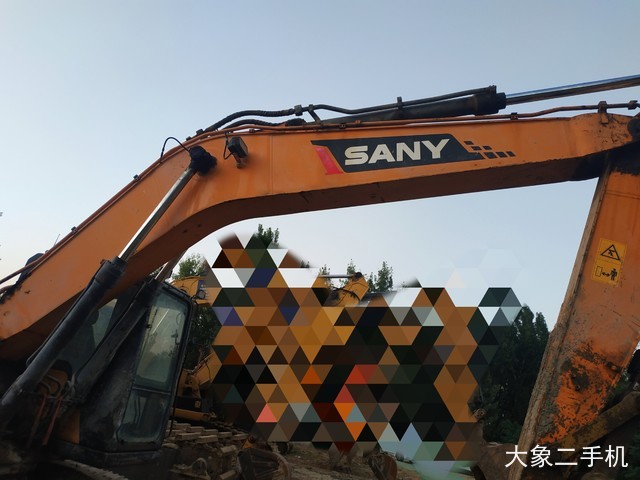 三一重工 SY215C 挖掘机