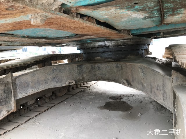 神钢 SK210LC-8 挖掘机