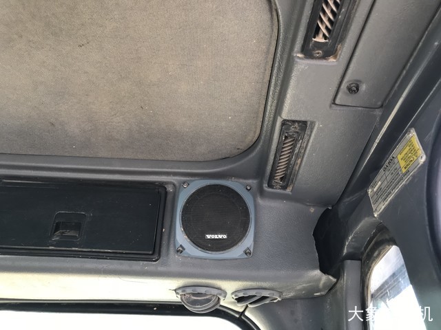 沃尔沃 EC240B 挖掘机