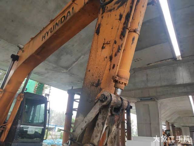 现代 R215-7 挖掘机