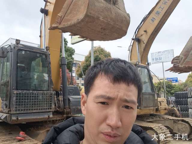 徐工 XE270DK 挖掘机