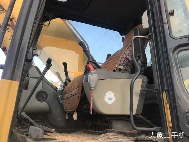 小松 PC220-8 挖掘机