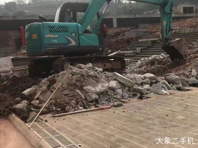 神钢 SK75-8 挖掘机