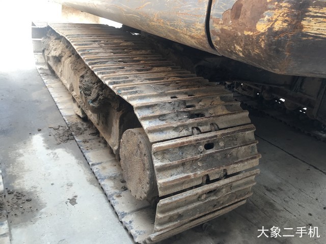 徐工 XE215C 挖掘机