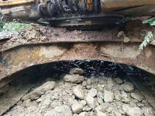 现代 R215-7 挖掘机