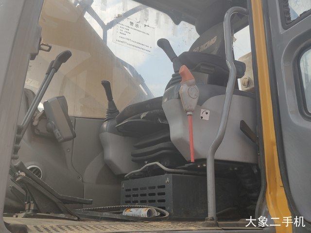 徐工 XE370CA 挖掘机