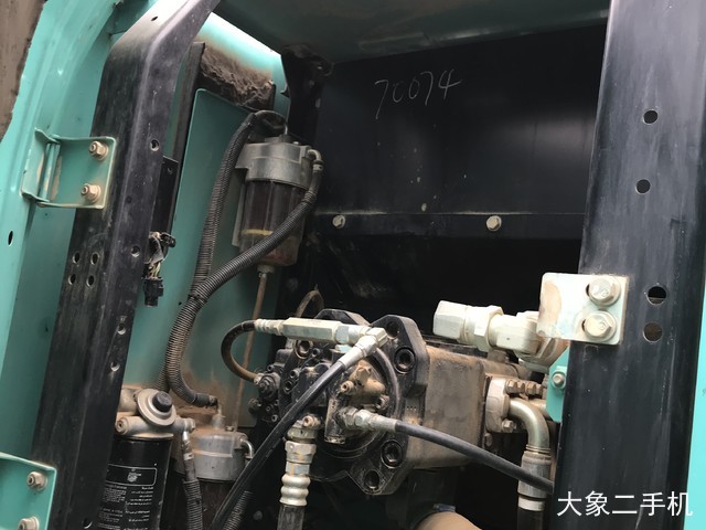 神钢 SK200-10 挖掘机