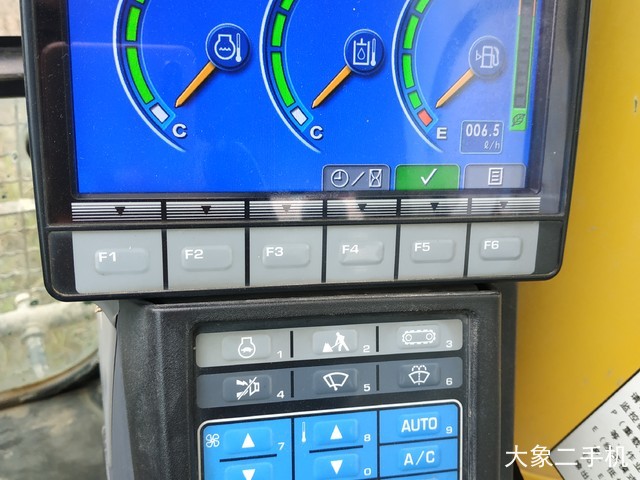 小松 PC240LC-8M0 挖掘机