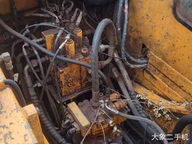 现代 R150LC-7 挖掘机