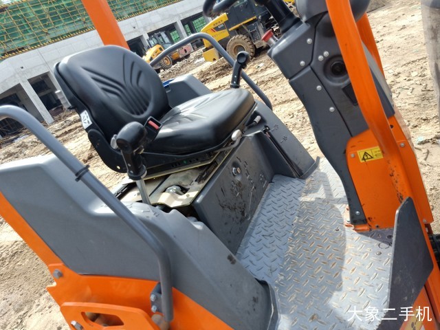 悍马 HD10VV 压路机