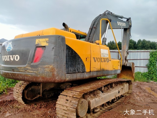 沃尔沃 EC210B 挖掘机