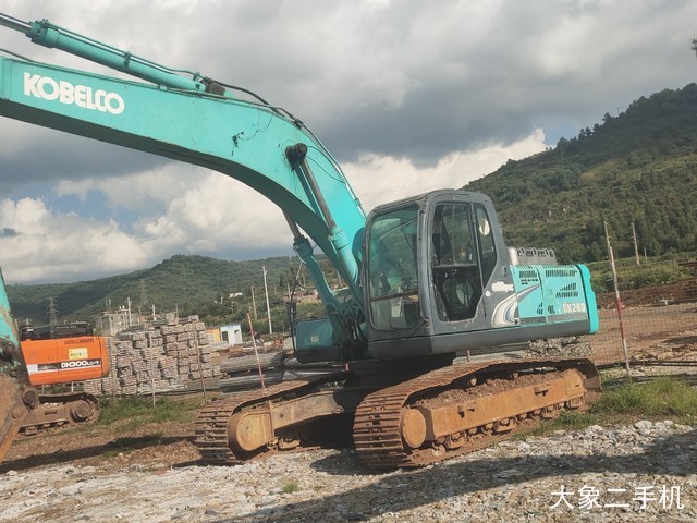 神钢 SK260LC-8 挖掘机