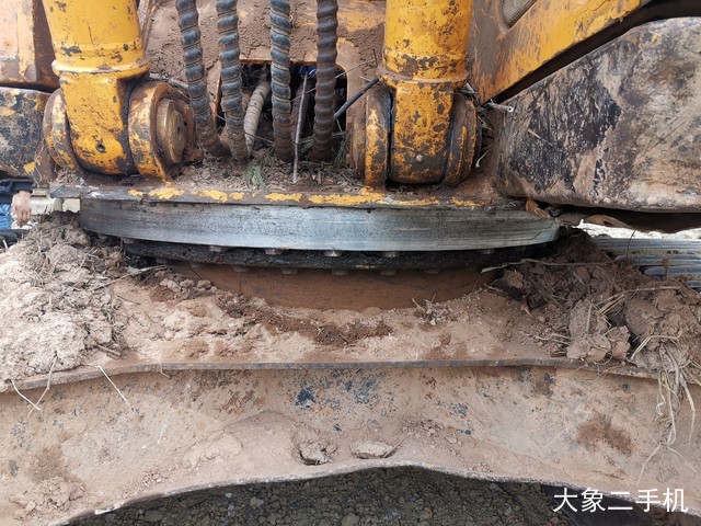 现代 R130W-5 挖掘机