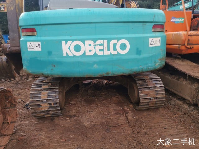 神钢 SK130-8 挖掘机