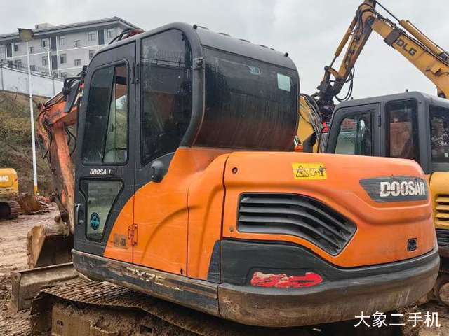 斗山 DX75 挖掘机