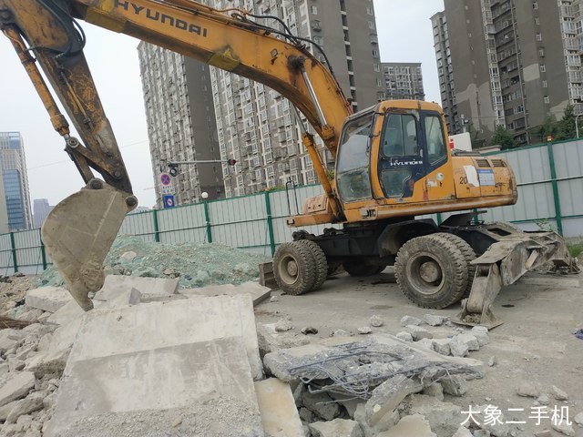 现代 R210W-5 挖掘机