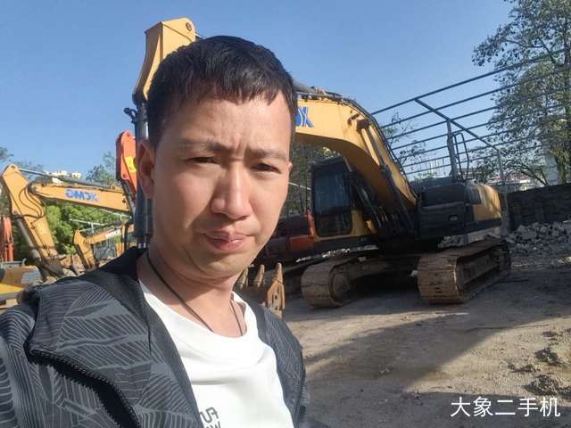 徐工 XE200DA 挖掘机