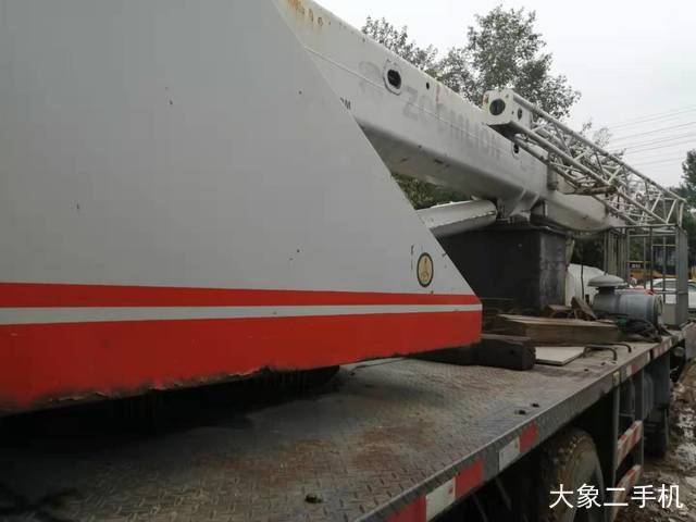 中联重科 ZLJ5121THB 起重机