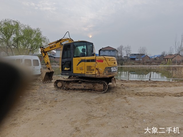 山东临工 E680F 挖掘机