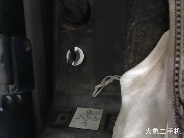现代 R215-7 挖掘机