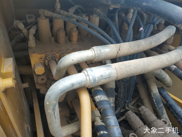 卡特彼勒 323D2L 挖掘机