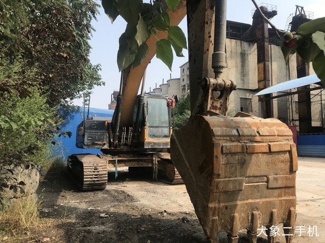 徐工 XE265C 挖掘机