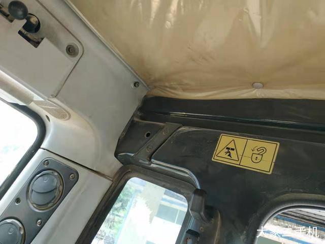 现代 R215-7 挖掘机