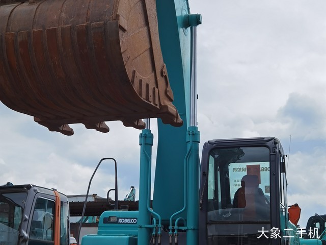 神钢 SK350LC-8 挖掘机