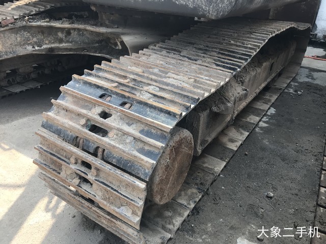 徐工 XE215C 挖掘机