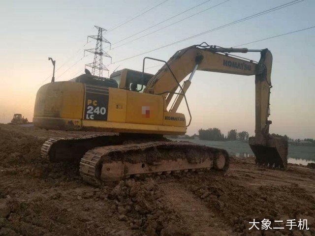 小松 PC240LC-8M0 挖掘机