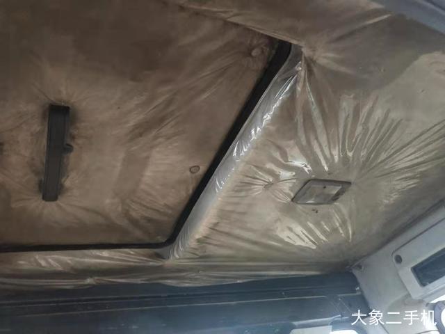 现代 R215-7 挖掘机