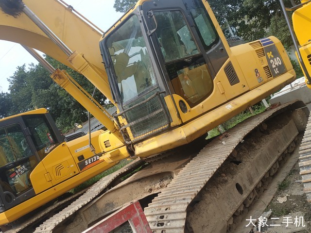 小松 PC240LC-8 挖掘机