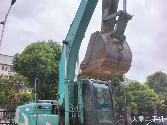 神钢 SK210 挖掘机