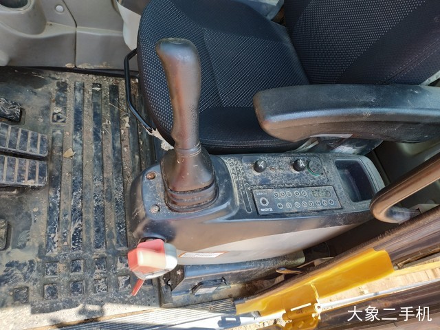 徐工 XE75D 挖掘机