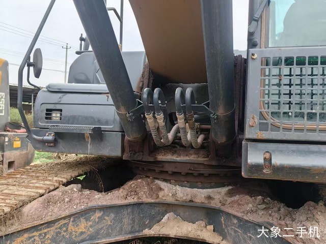 徐工 XE270DK 挖掘机