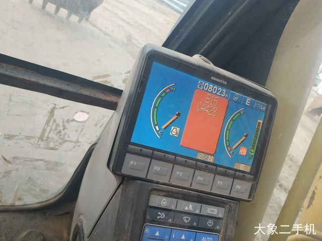 小松 PC220-8 挖掘机