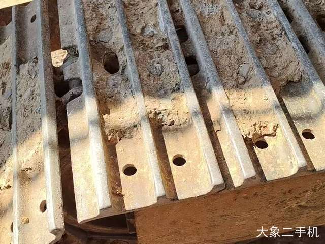 山东临工 E680F 挖掘机