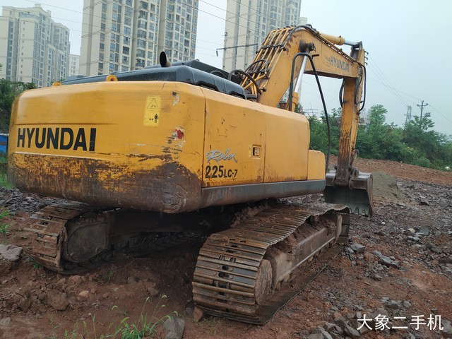 现代 R225LC-7 挖掘机