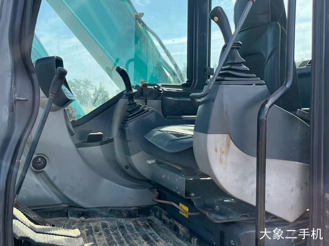 神钢 SK75 挖掘机