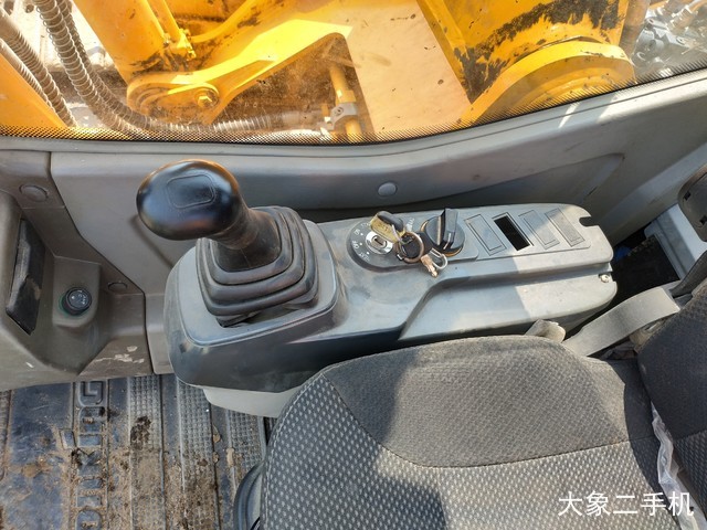 龙工 LG6225E 挖掘机