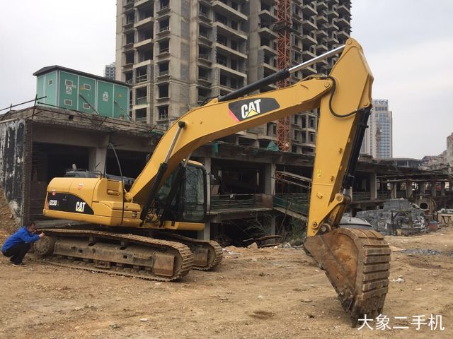 卡特彼勒 323DL 挖掘机