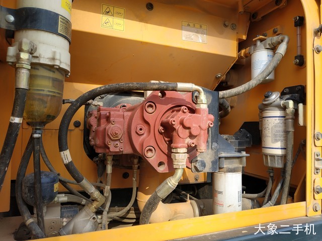 现代 R215LVS 挖掘机