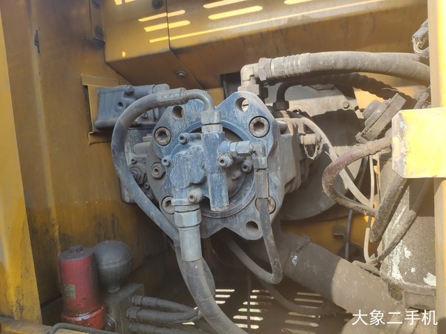 徐工 XE215C 挖掘机